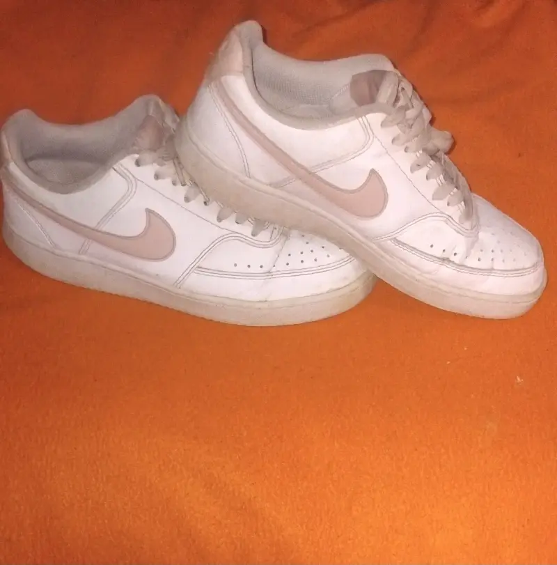 Zapatillas deportivas blancas Nike usadas - 3