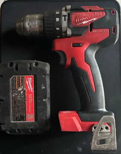 Taladro Inalámbrico Milwaukee Brushless con Batería - miniatura 1