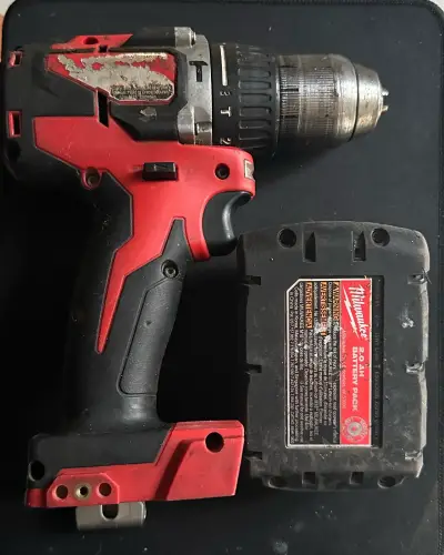 Taladro Inalámbrico Milwaukee Brushless con Batería - miniatura 2