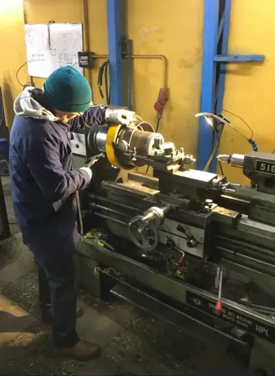 Torno mecánico Shenyang HPL usado en buen estado - miniatura 2