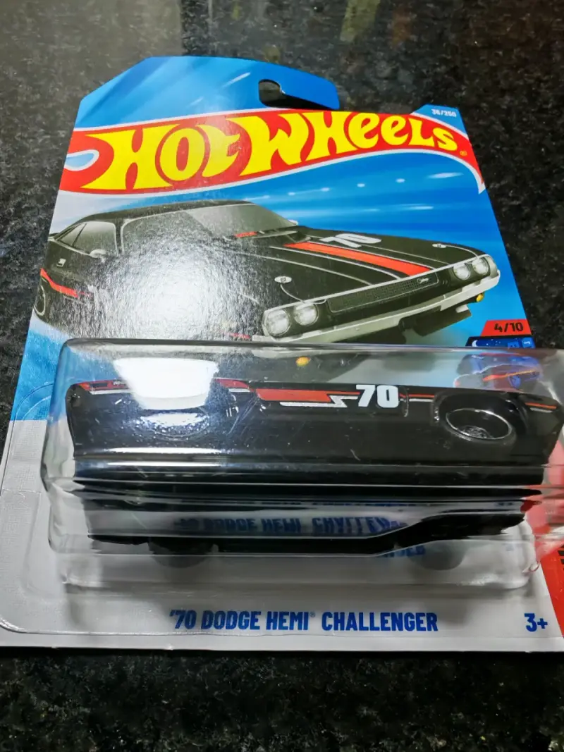 Hot Wheels Dodge Hemi Challenger 70 en miniatura - 2