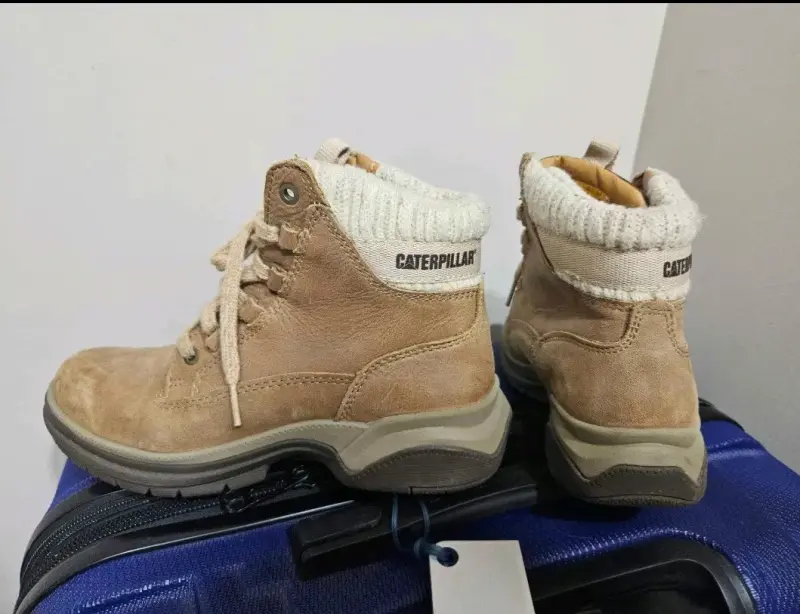 Botas Caterpillar de cuero beige para mujer - 2