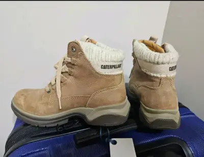 Botas Caterpillar de cuero beige para mujer - miniatura 2