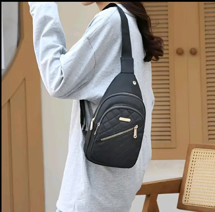 Mochila bandolera negra acolchada unisex - 2