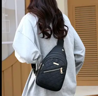 Mochila bandolera negra acolchada unisex - miniatura 4