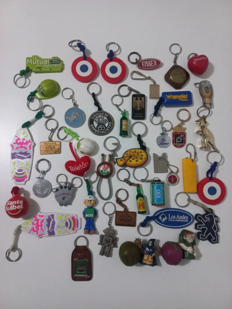 Lote de llaveros variados de colección