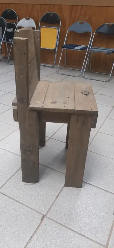 Silla de madera rústica para interiores - miniatura 1
