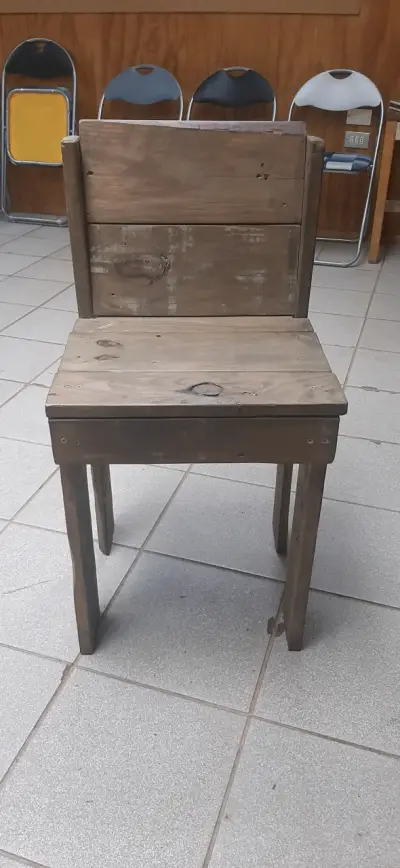 Silla de madera rústica para interiores - miniatura 2