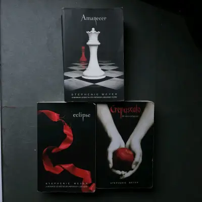 Trilogía Crepúsculo de Stephenie Meyer - miniatura 1