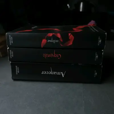 Trilogía Crepúsculo de Stephenie Meyer - miniatura 3
