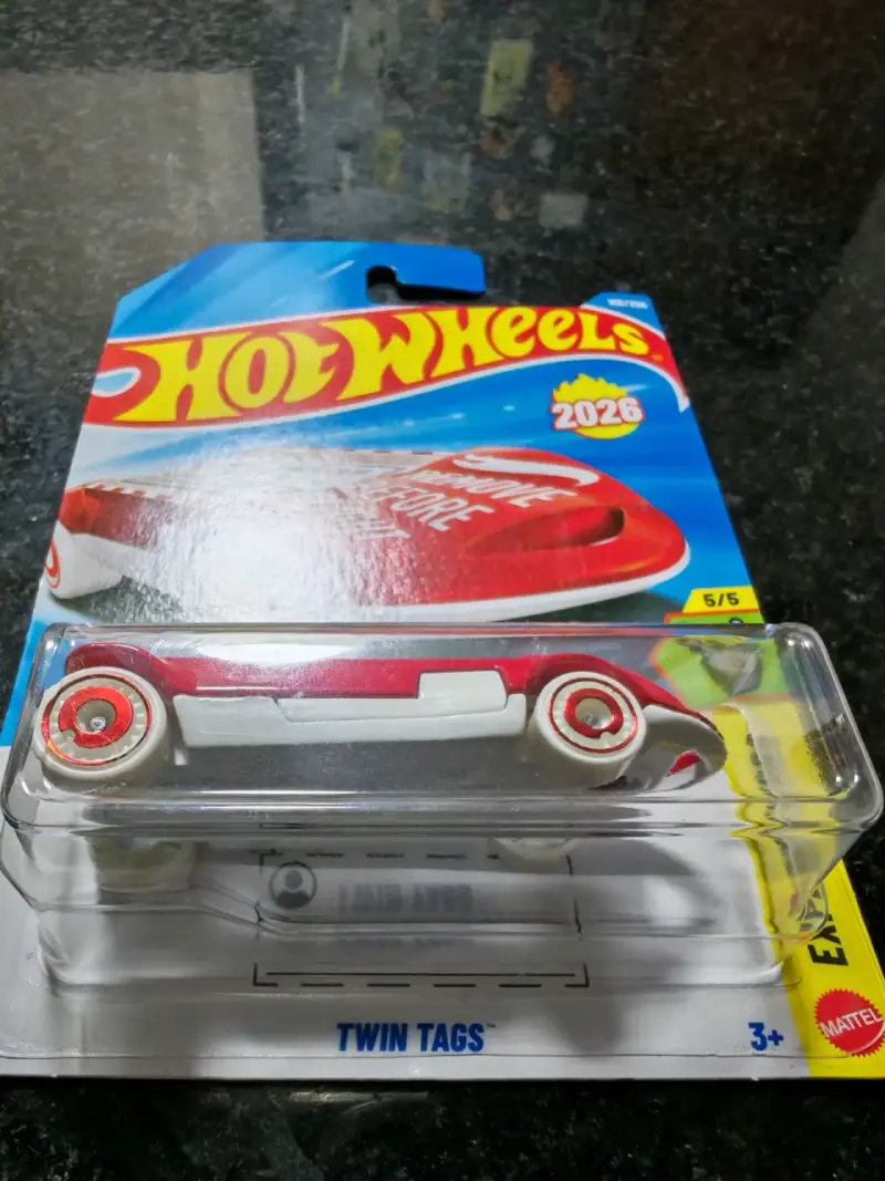 Hot Wheels Llavero / Twin Tags 2026 - 2