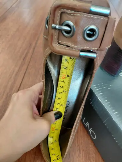 Zapatos de tacón marrones Via Uno con hebilla - miniatura 3
