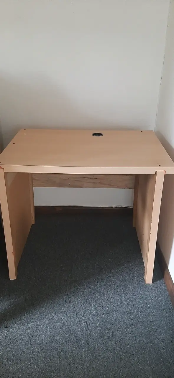 Escritorio de madera compacto para oficina
