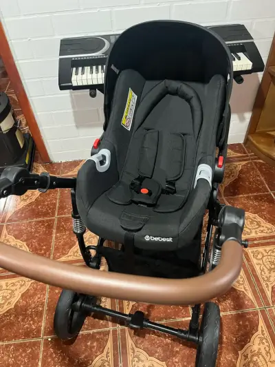 Coche de bebé Bebesit negro con capota ajustable - miniatura 1