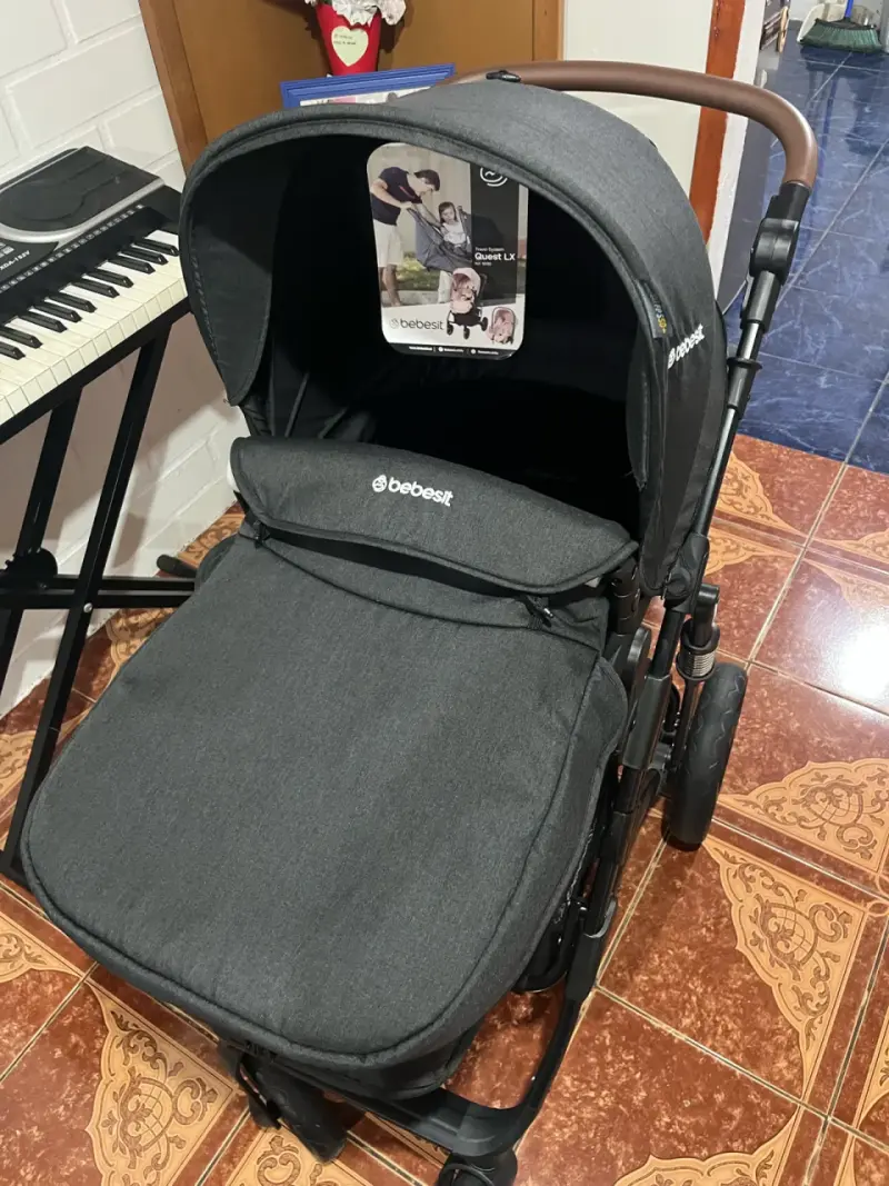 Coche de bebé Bebesit negro con capota ajustable - 2