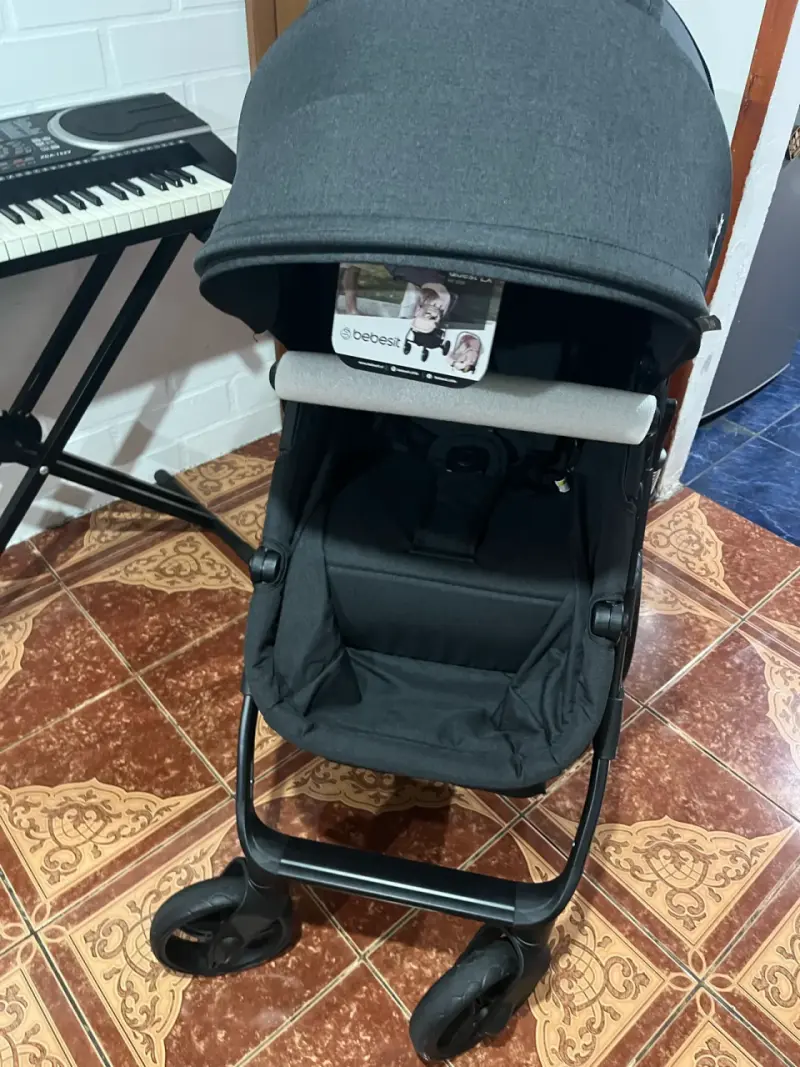 Coche de bebé Bebesit negro con capota ajustable - 3