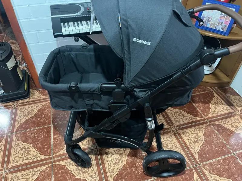Coche de bebé Bebesit negro con capota ajustable - 4