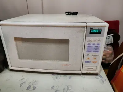 Microondas IRT MO-3410 blanco en buen estado - miniatura 1