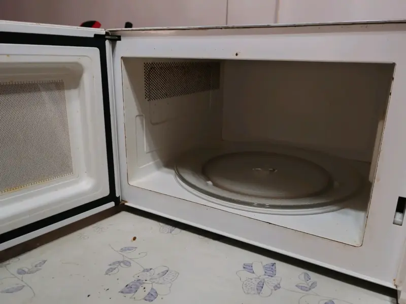 Microondas IRT MO-3410 blanco en buen estado - 2