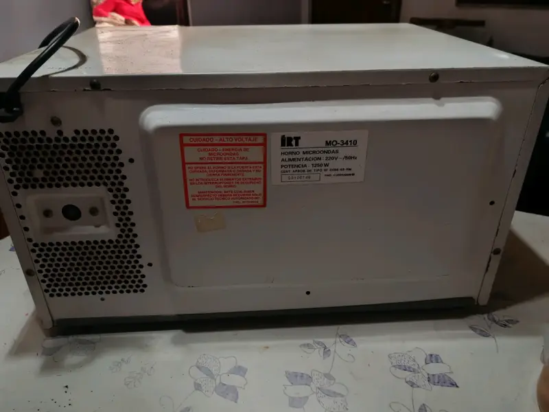 Microondas IRT MO-3410 blanco en buen estado - 4