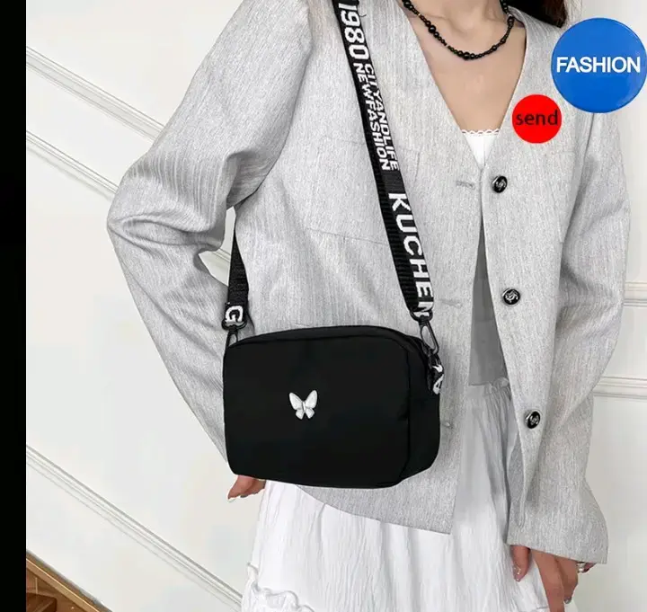 Cartera bandolera negra con mariposa - 3