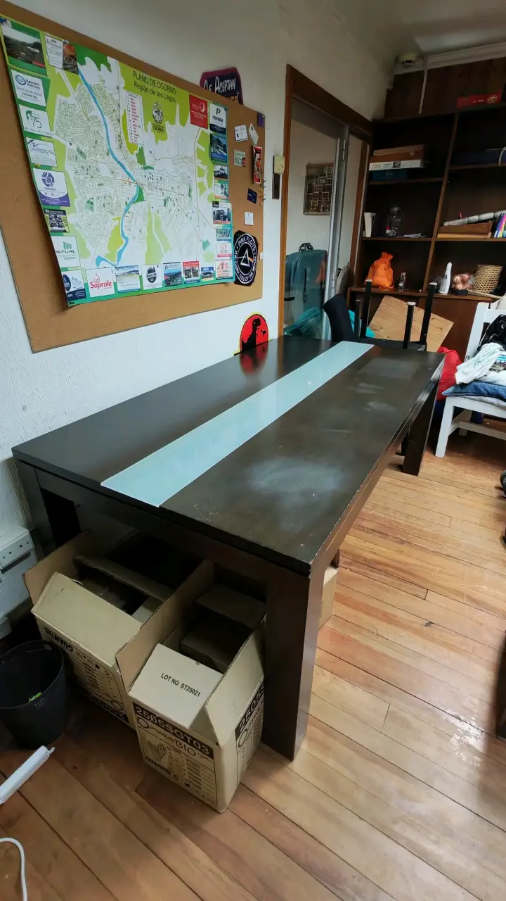 Mesa de comedor grande de madera con vidrio - 2