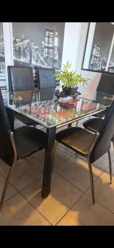 Juego de comedor de vidrio con sillas negras - miniatura 3