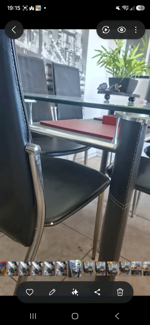 Juego de comedor de vidrio con sillas negras - 4