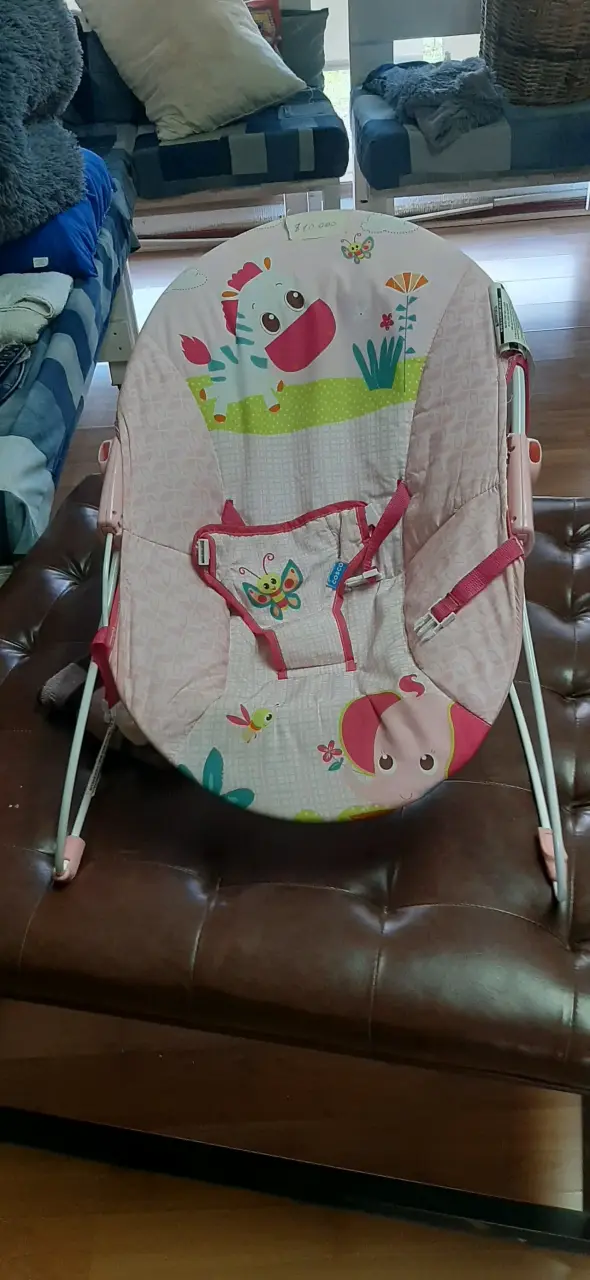 Silla mecedora para bebé con diseño de animales