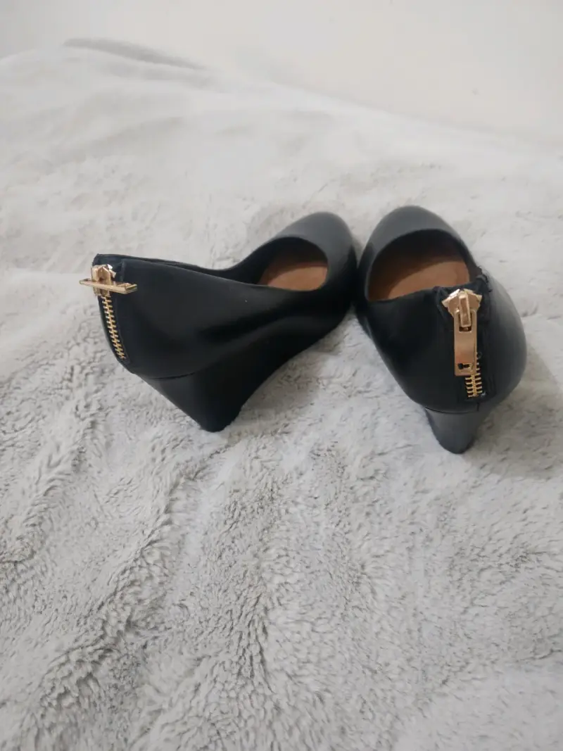 Zapatos de tacón negro con cierre trasero - 2