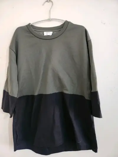 Polera bicolor DKNY verde y negra - miniatura 1