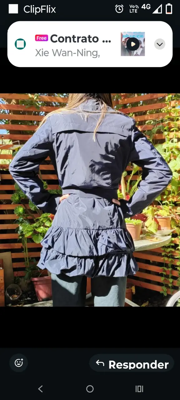 Abrigo azul con volantes para mujer - 2