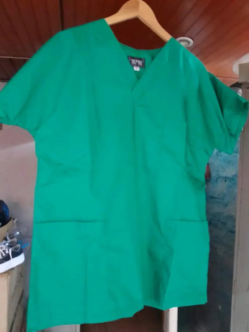 Uniforme clínico verde talla M - 1