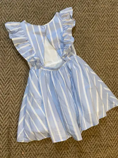 Vestido de niña a rayas azul con volantes - miniatura 2