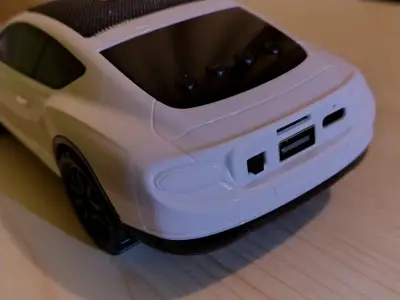 Parlante inalámbrico en forma de auto - miniatura 3