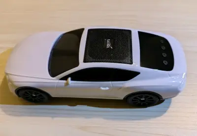 Parlante inalámbrico en forma de auto - miniatura 4