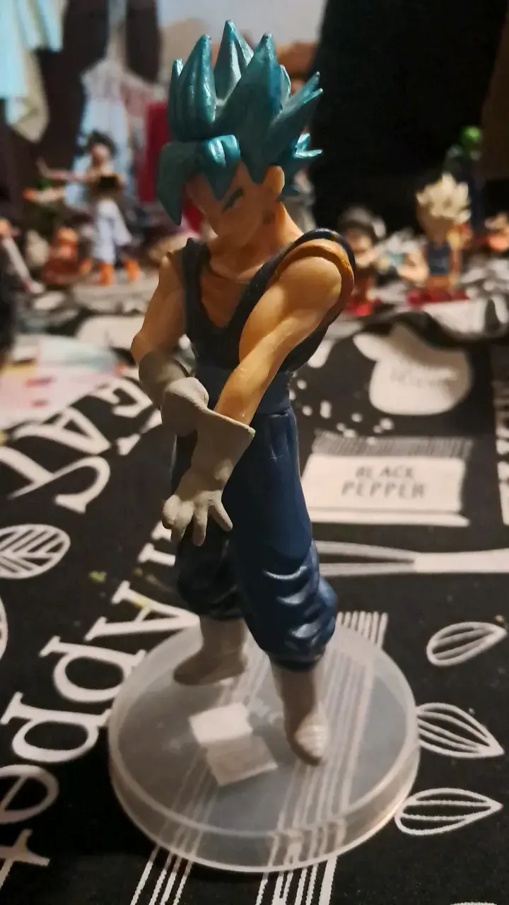 Figura de acción de personaje anime con cabello azul - 2