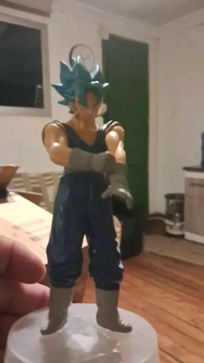Figura de acción de personaje anime con cabello azul - miniatura 3