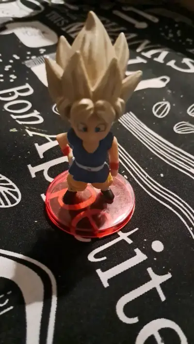 Figura de colección Super Saiyan - miniatura 1