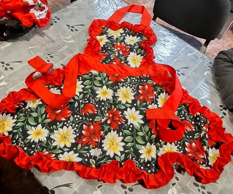 Delantal con estampado floral y volantes - 3