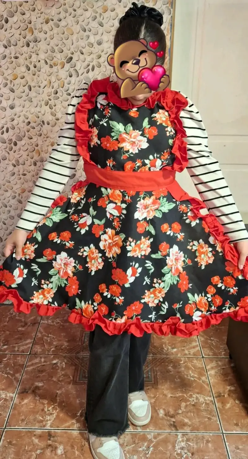 Delantal con estampado floral y volantes - 5