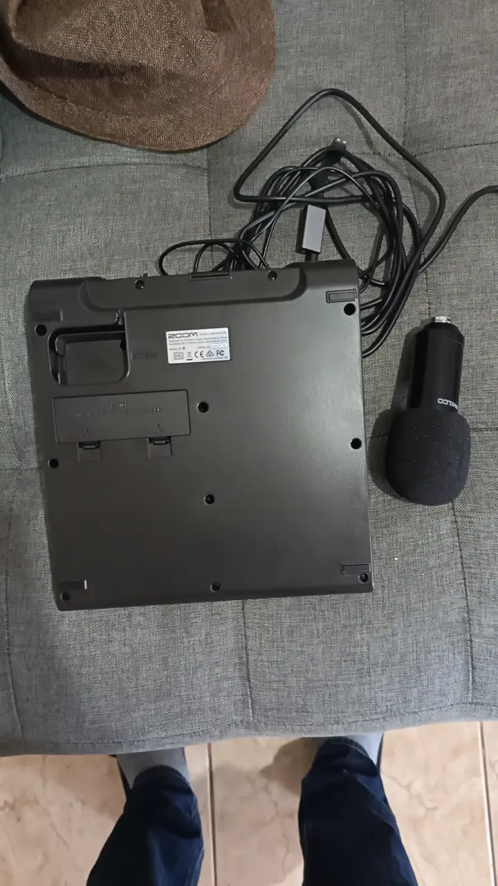 Mixer Digital Zoom Livetrack L-8 con Micrófono - 1