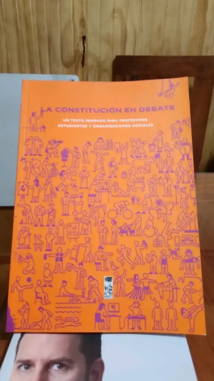 Libro 'La Constitución en Debate' para estudiantes - 1