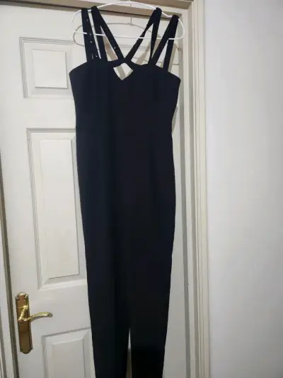 Enterito negro elegante con tirantes cruzados - miniatura 1
