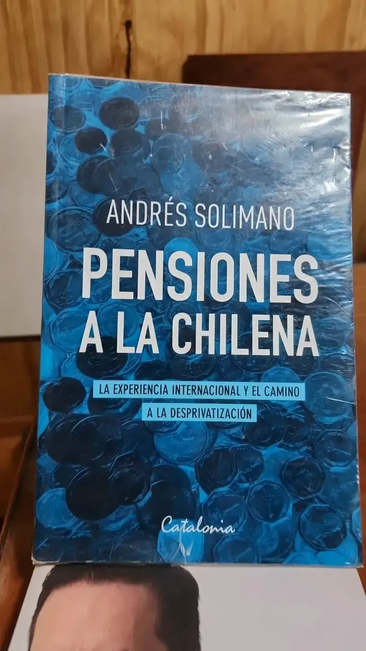Libro Pensiones a la Chilena de Andrés Solimano - 1