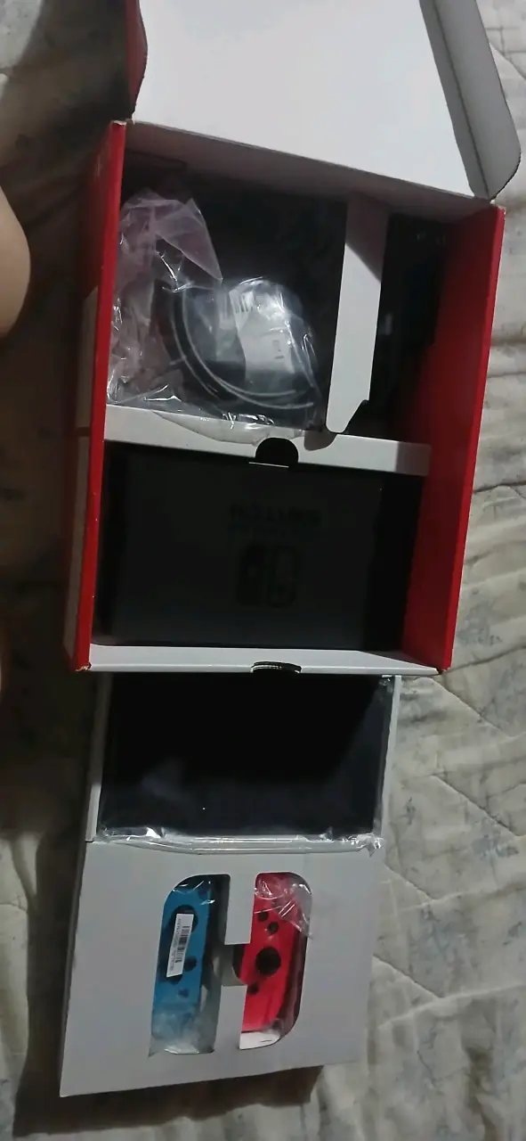 Nintendo Switch v2 con estuche + Sd 32GB + cap.USB - 2