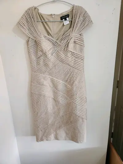 Vestido de fiesta beige con detalles Tadashi Shoji - miniatura 1