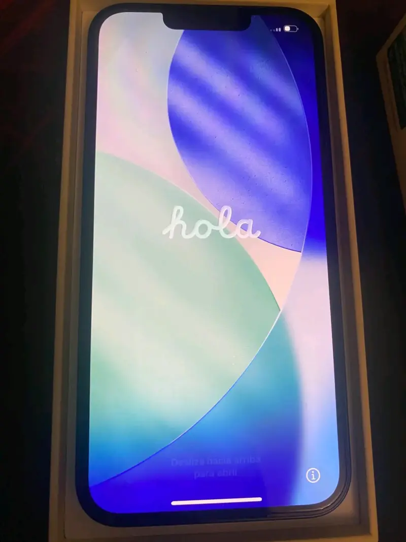 iPhone 13 en verde con caja original - 1
