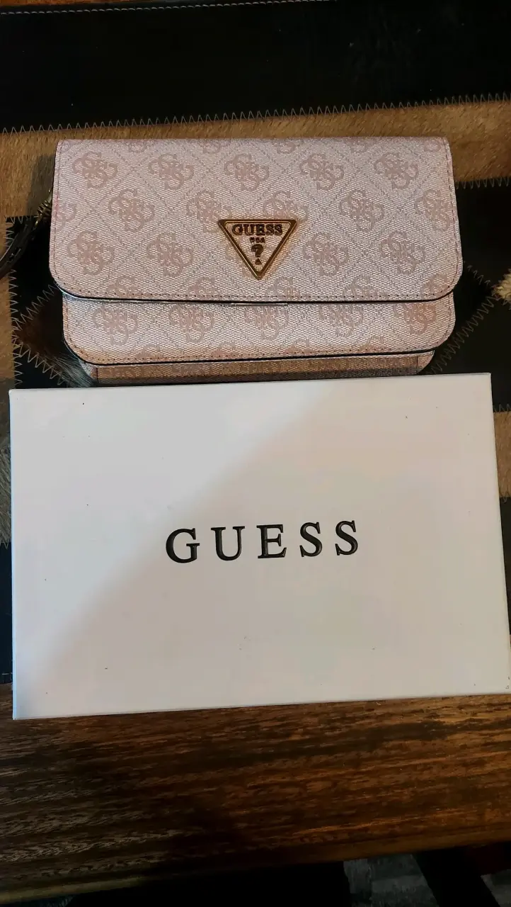 Cartera  billetera Guess beige con logo