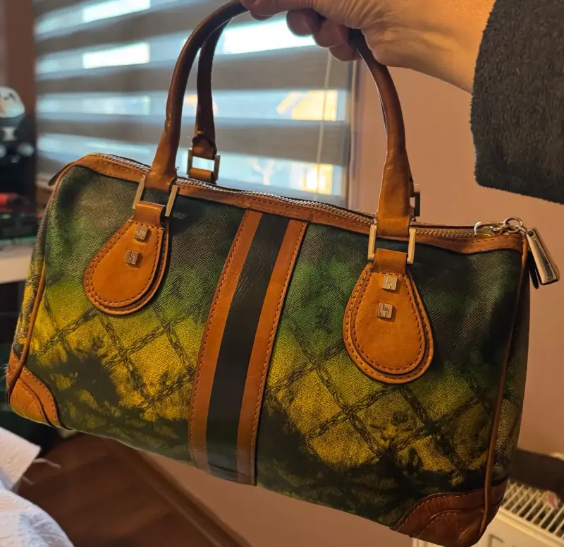 Bolso de mano con diseño verde, de Gwen Stefani - 2